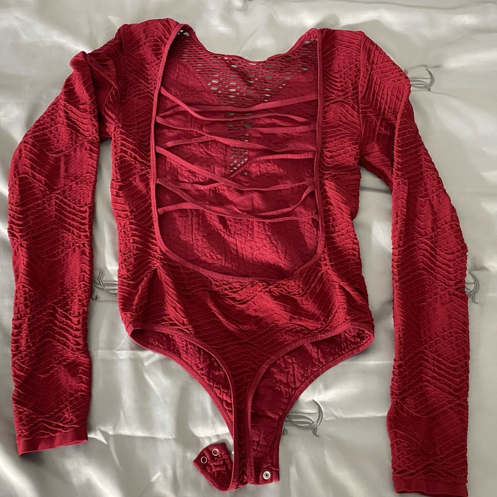 Red Bebe Top criss cross open back bodysuit M